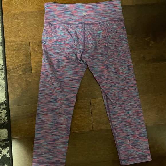 Lululemon crop size 4 - Picture 1 of 6